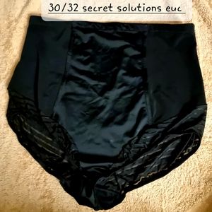 Shape wear plus size 30-32 nwot
